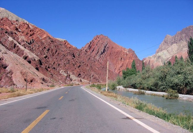 The Karakoram Highway in the Xinjiang region of China (Photo: Courtesy of WikiCommons)